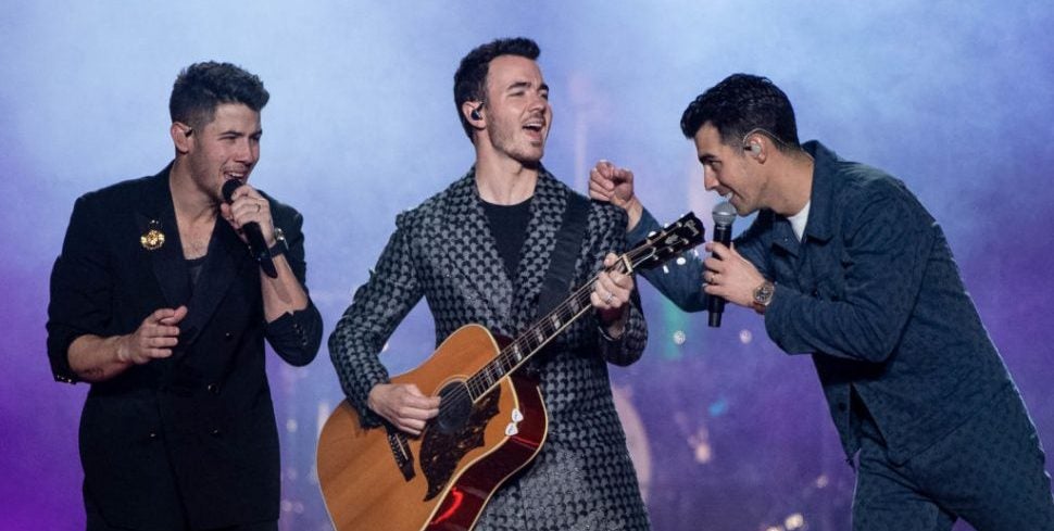 Jonas Brothers Hilariously Reenact An Iconic 'Keeping Up With The ...