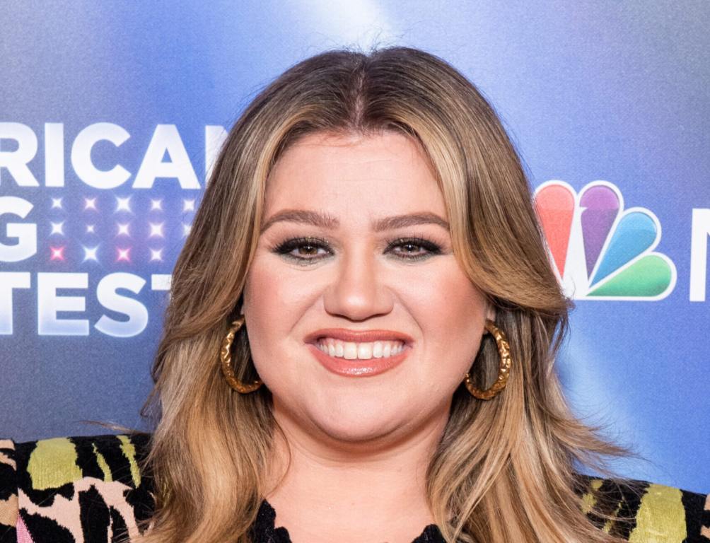 Kelly Clarkson Covers Billie Eilish, The Weeknd, On New ‘Kellyoke’ EP